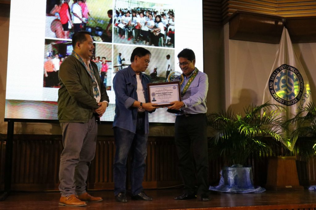 Tarlac Provincial Government Wins 2018 TESDA National Kabalikat Award